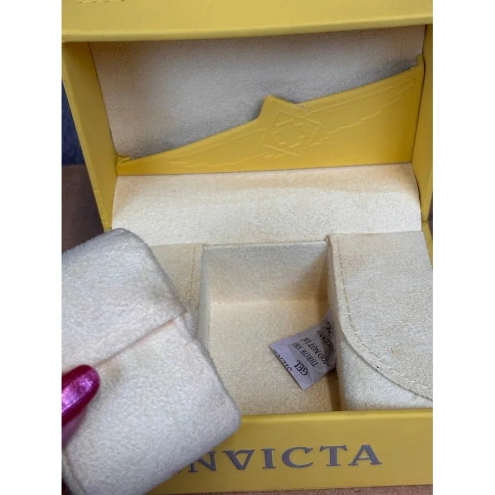 Invicta signature yellow
